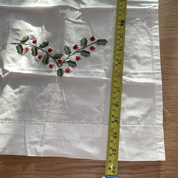 Christmas 🎄 ✨April Cornell Embroidered Cotton Tablecloth - Picture 5 of 8